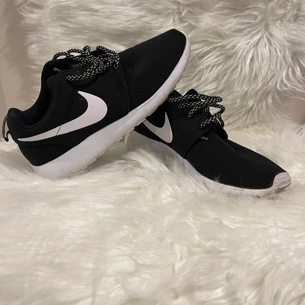Nike Roshe - Picture 3 of 3